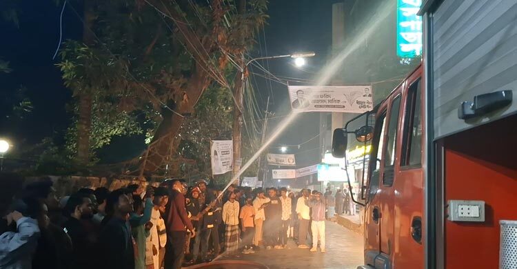 চাঁদপুরে আওয়ামী লীগ কার্যালয়ে আগুন