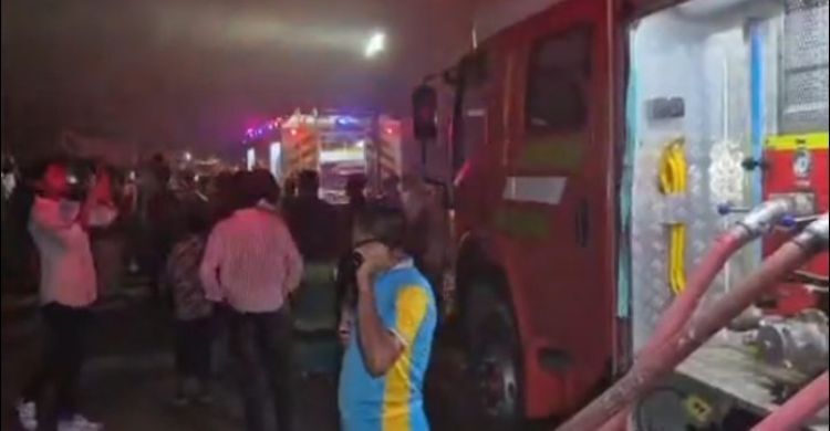 গাজীপুরে পোশাক কারখানায় আগুন