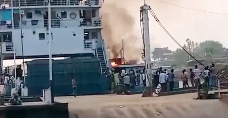 Fire breaks out at ferry in Paturia
