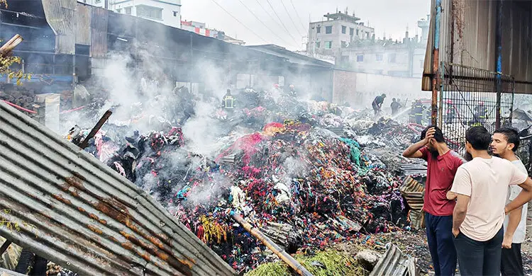 নারায়ণগঞ্জে ঝুটের গোডাউনে আগুন