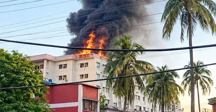 হুড়োহুড়ি করে সিঁড়ি দিয়ে নামতে গিয়েই ৪ জনের মৃত্যু, দাবি স্বজনদের