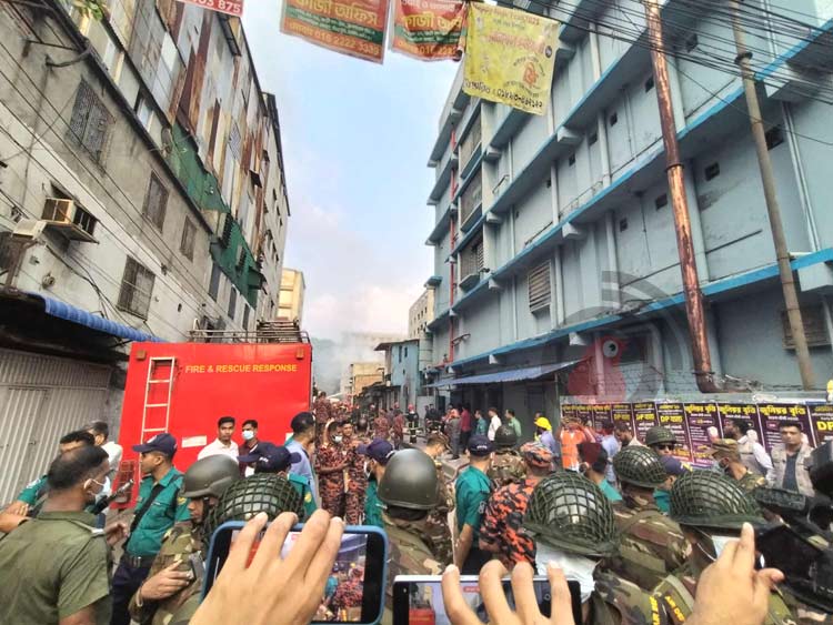 এখনো নিখোঁজ অনেকে, স্বজনদের আহাজারি