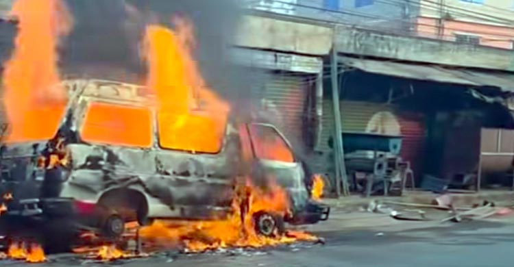 হঠাৎ অ্যাম্বুলেন্সে আগুন, মুহূর্তেই পুড়ে ছাই