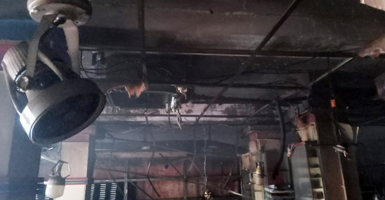 ফরিদপুরে রেমন্ড শপে আগুন, সাড়ে ৩ কোটি টাকার ক্ষতি