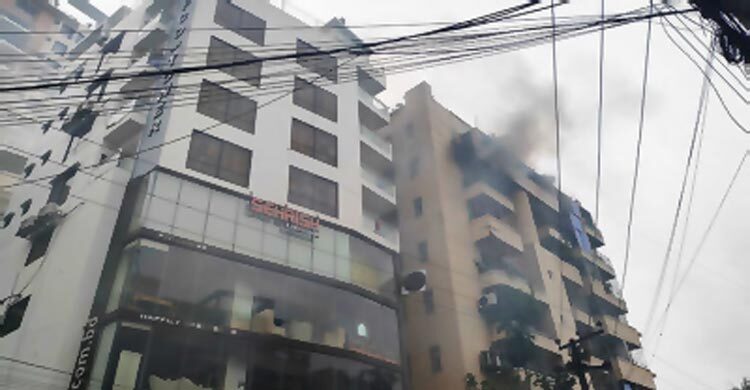 চট্টগ্রামে বহুতল ভবনে আগুন
