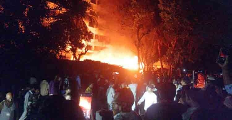 চট্টগ্রামে বস্তিতে আগুন, পুড়ে ছাই ৩০ ঘর