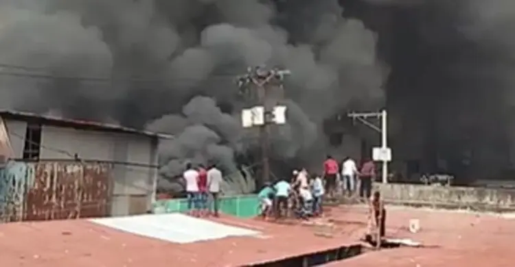 কেরানীগঞ্জে গ্যাস লাইটার কারখানায় আগুন