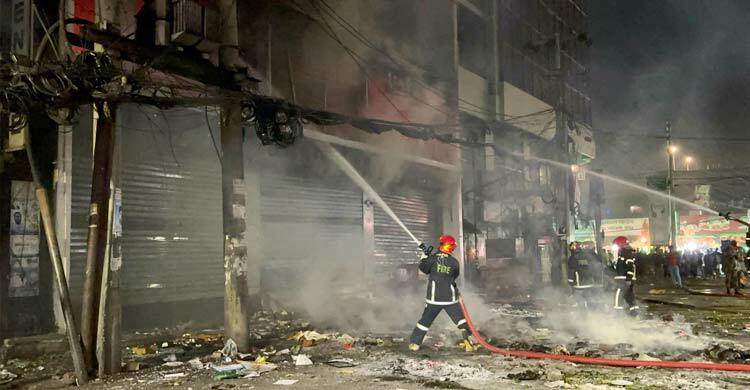 প্রথম আলোর অফিসে আগুন নেভাতে গিয়ে দুই ফায়ার কর্মী বিদ্যুৎস্পৃষ্ট