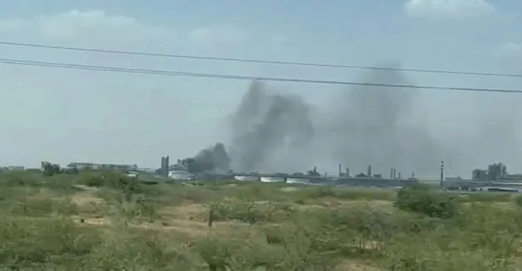 মোদীর উদ্বোধনের ঠিক আগের দিনই রাজস্থানের তেল শোধনাগারে ভয়াবহ আগুন