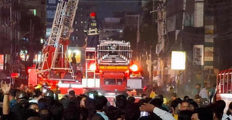 Firefighters quell Bailey Road mall blaze, rescue 18 alive