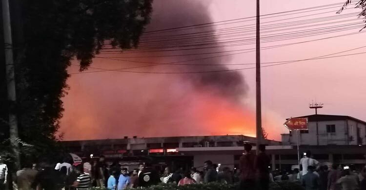 শাহজালালে বাড়ছে আগুনের তীব্রতা