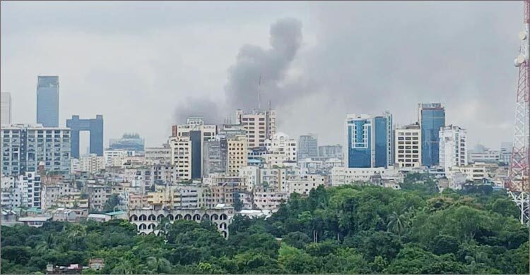 মহাখালীর সাততলা বস্তিতে আগুন, নিয়ন্ত্রণে ৭ ইউনিট