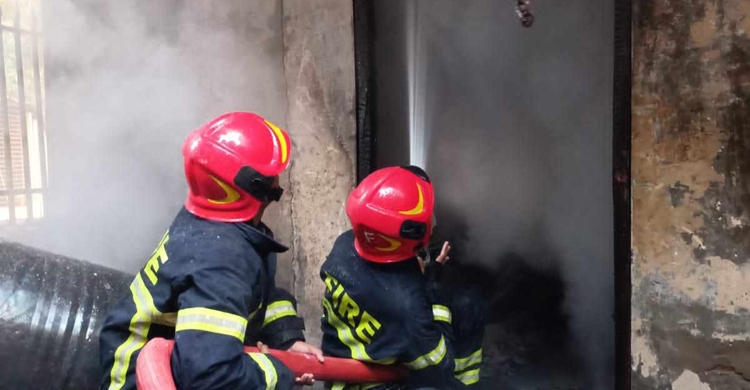 দারুস সালামে ওয়ার্ড কাউন্সিলর কার্যালয়ে আগুন