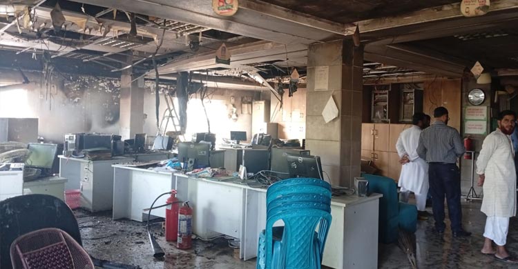 মানিকগঞ্জে ইসলামী ব্যাংকে অগ্নিকাণ্ড