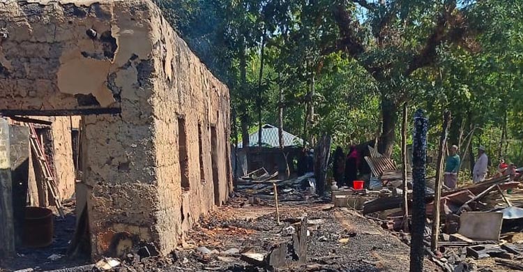 &lsquo;শত্রুতার&rsquo; আগুনে পুড়ে ছাই বসতঘর, ৪০ লাখ টাকার ক্ষতি