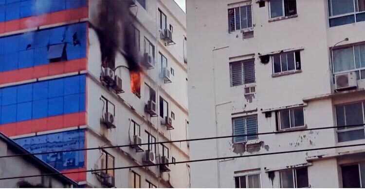 বিজয়নগরে বহুতল ভবনে অগ্নিকাণ্ড