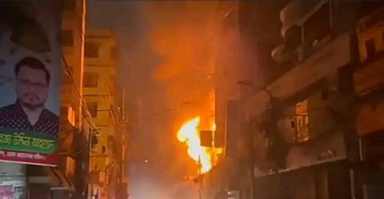 Fire breaks out after blast in Ctg cold storage, 4 injured