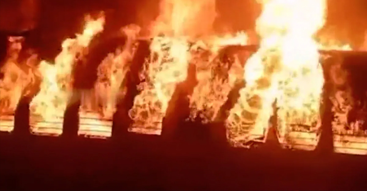 10 dead in massive fire in train compartment in Tamil Nadu