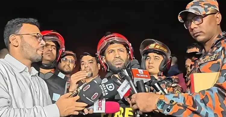 Firefighters finally tame Karail flames after 5 hours