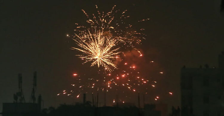 Dhaka rings in New Year with fireworks in defiance of police ban