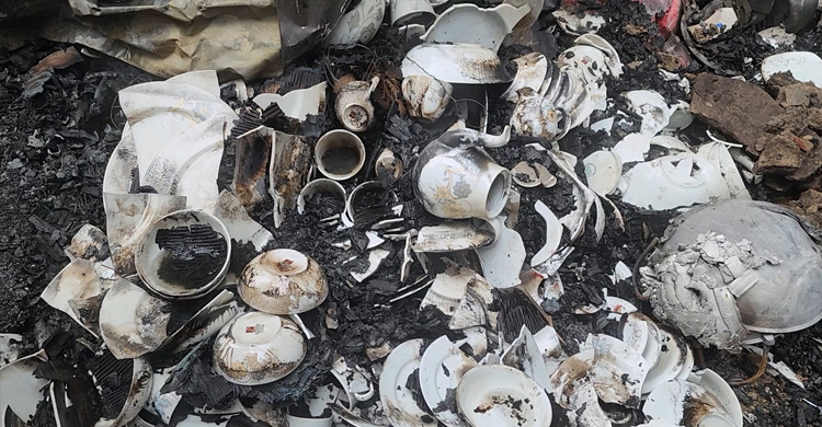 মুহূর্তে পুড়ে গেলো ৪০ লাখ টাকার ক্রোকারিজ