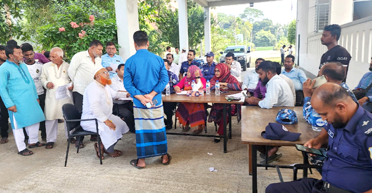 জব্দ নৌকা উন্মুক্ত নিলামে সাড়ে ২২ লাখ টাকায় বিক্রি