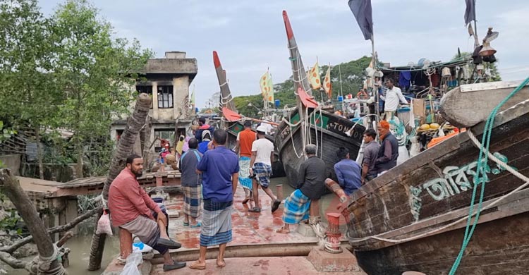 নিষিদ্ধ জালে হুমকিতে মৎস্য সম্পদ