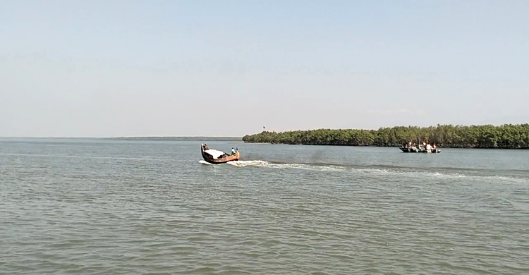 নাফ নদী থেকে ১১ জেলেকে ধরে নিয়ে গেলো আরাকান আর্মি