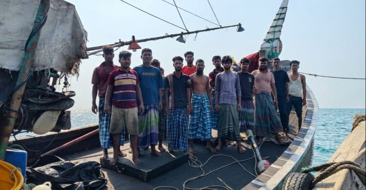 Navy rescues 15 fishermen adrift on trawler in Bay