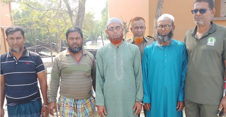 সুন্দরবনের অভয়ারণ্যে মাছ ধরার অভিযোগে ৪ জেলে আটক