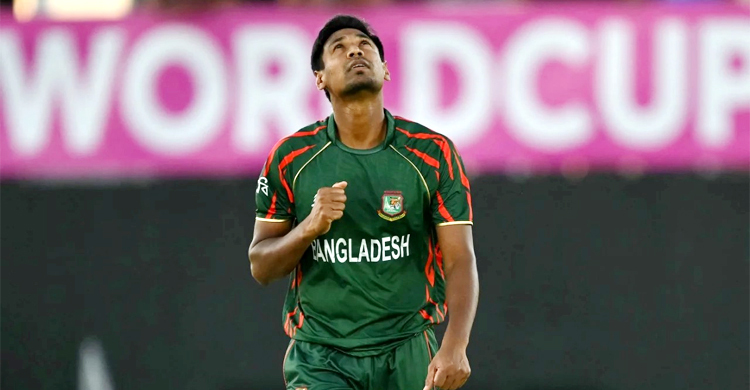 খুঁড়িয়ে খুঁড়িয়ে মাঠ ছাড়লেন মোস্তাফিজ
