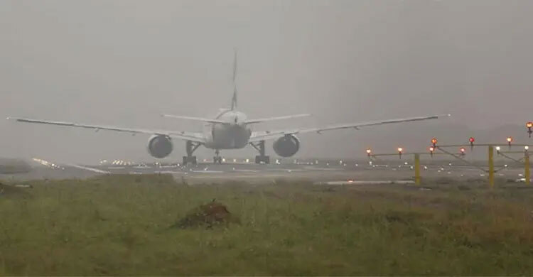 ঘন কুয়াশায় ঢাকায় ৪ ঘণ্টায় ওঠানামা করেনি কোনো ফ্লাইট