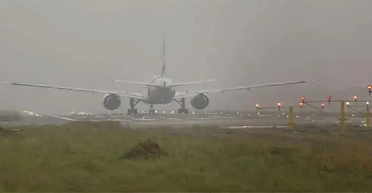 Dense fog disrupts flight operations at Dhaka airport for 4 hours