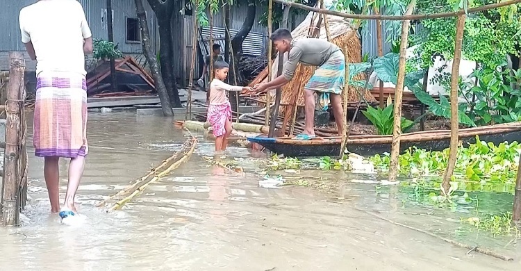 44 barrage gates opened as Teesta swells, flood risk in 5 districts