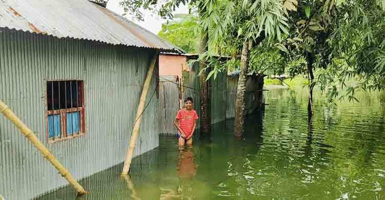 10,000 families marooned as Teesta flows above danger level