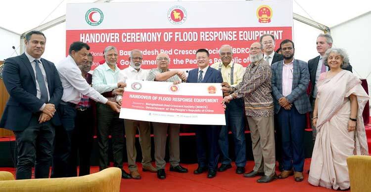 বন্যা মোকাবিলায় রেড ক্রিসেন্টকে ১৫ লাখ ডলারের সরঞ্জাম দিলো চীন