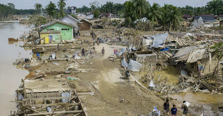 ইন্দোনেশিয়ায় বন্যায় মৃত বেড়ে ৮০০ ছাড়িয়েছে, এখনো নিখোঁজ ৬৫০