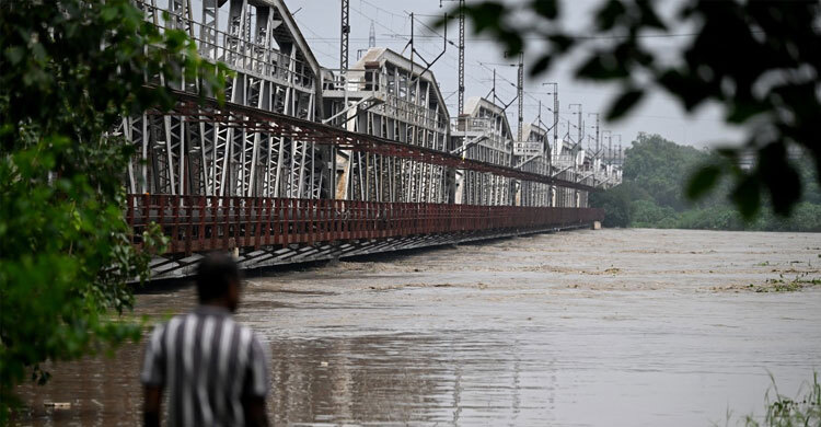 বিপৎসীমার উপরে যমুনা নদীর পানি, দিল্লিতে বন্যা সতর্কতা