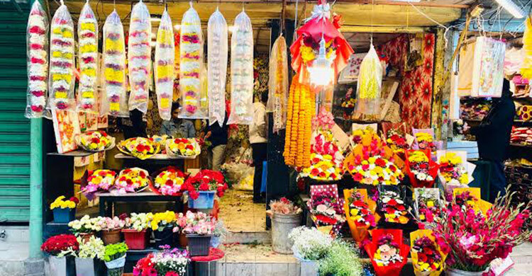 চট্টগ্রামে বসন্ত-ভালোবাসা দিবসেও ফুলের বাজার মন্দা