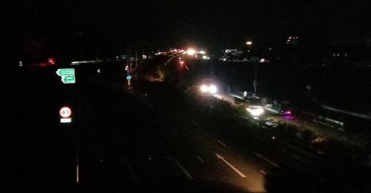 এক্সপ্রেসওয়ের ভাঙ্গা গোলচত্বরসহ ফ্লাইওভারে বিদ্যুৎ বিচ্ছিন্ন