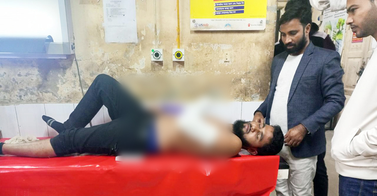 ছাত্রদল নেতার হাত ভাঙলেন ছাত্রলীগ কর্মীরা!