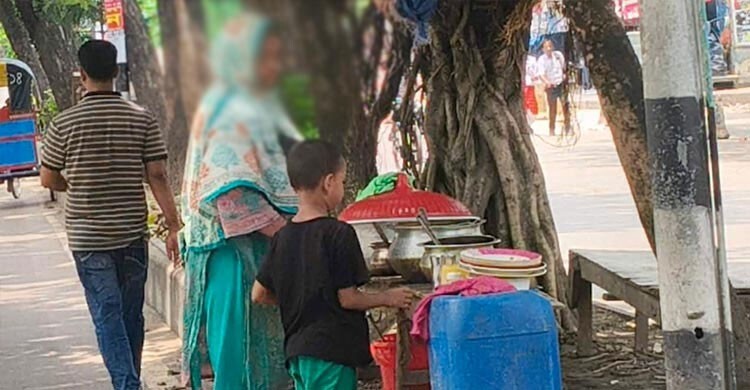 প্যাকেজ মেন্যুতে দিনমজুরের ক্ষুধা মেটান সংগ্রামী মুন্নি