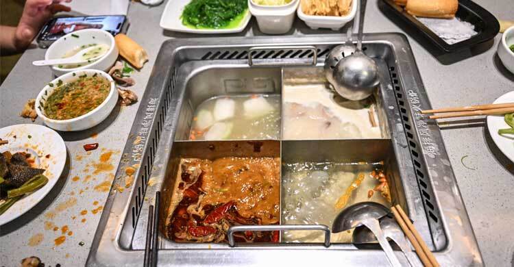 রেস্তোরায়ঁ ঢুকে স্যুপে প্রস্রাব, দুই কিশোরকে বড় অঙ্কের জরিমানা