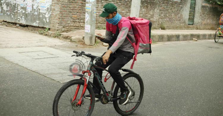 জীবন মানেই দৌড়, থামলেই আয় বন্ধ