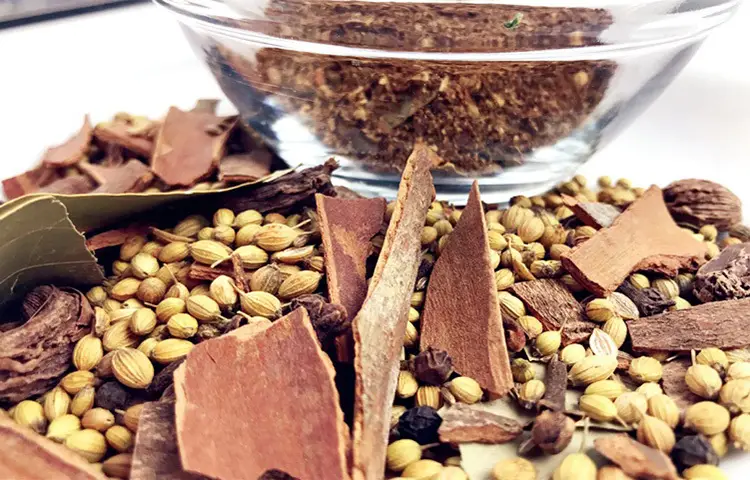 শীতে শরীর গরম রাখে যেসব খাবার