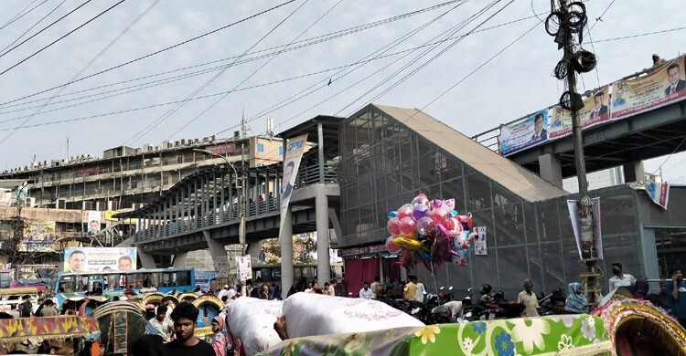 যানজট ও বিশৃঙ্খলা কমিয়েছে নিউমার্কেটের নতুন ফুটওভার ব্রিজ