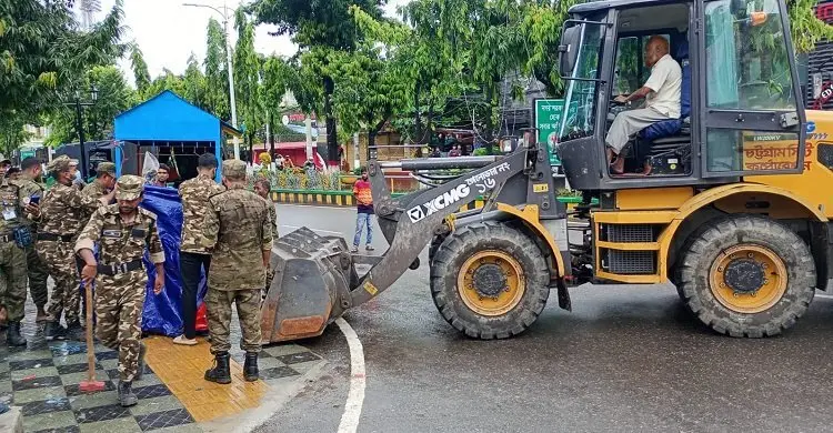 কাজীর দেউরী থেকে লালখান বাজার পর্যন্ত ফুটপাত দখলমুক্ত করলো চসিক