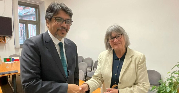 Foreign secy discusses bilateral issues with Czech leaders