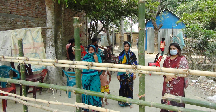 চলাচলের রাস্তায় বাঁশের বেড়া, অবরুদ্ধ ৮ পরিবার