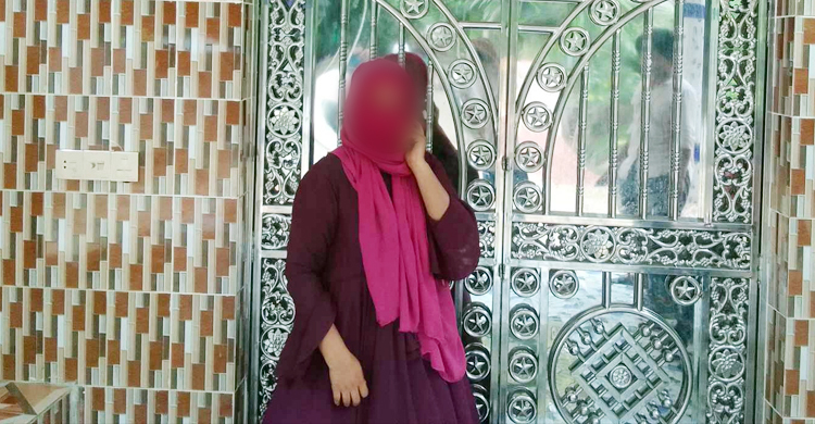 ৯ দিনের ব্যবধানে প্রবাসীর দুই বিয়ে, কলেজছাত্রীর অনশন